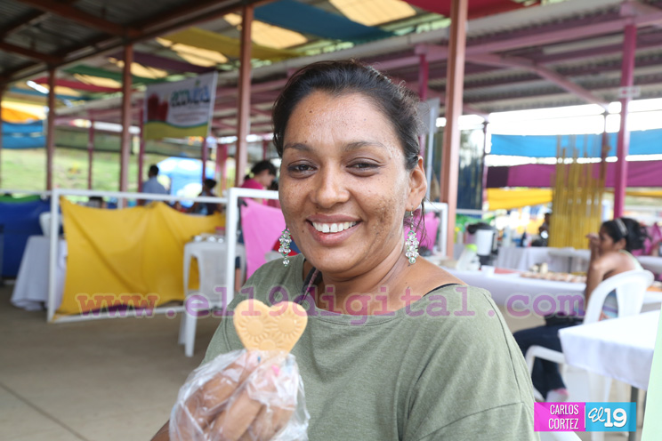 Artesanas celebran junto a la poblaci&oacute;n el D&iacute;a Internacional de la Mujer